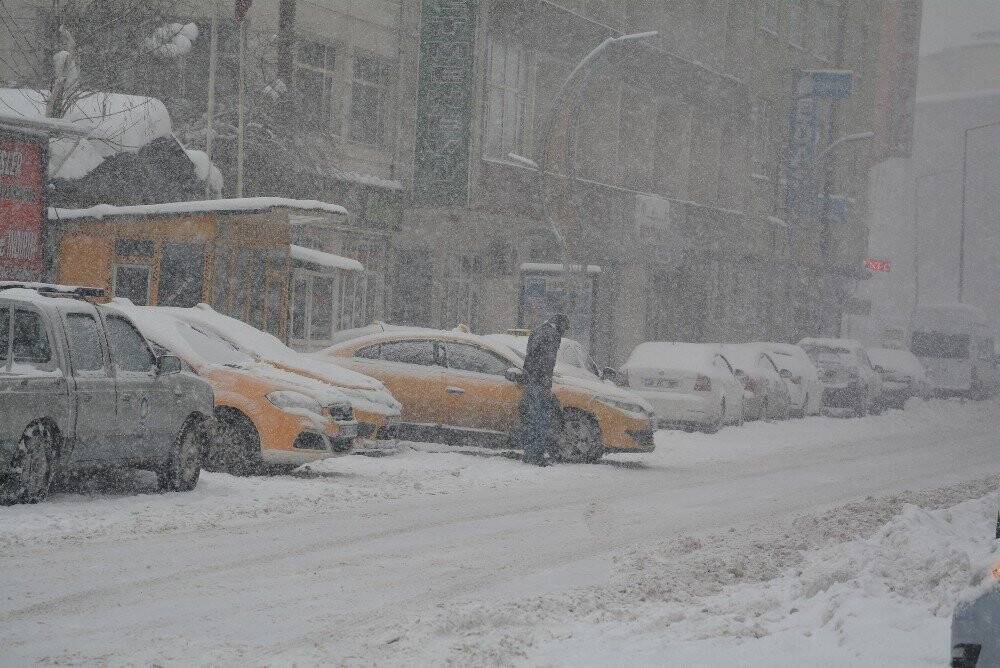 Hakkari’de 66 yerleşim yerinin yolu ulaşıma kapandı