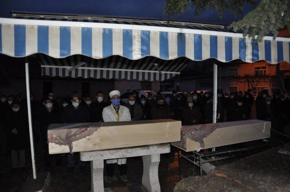 Konya'da yangında ölen hemşire anne ve kızına acı veda