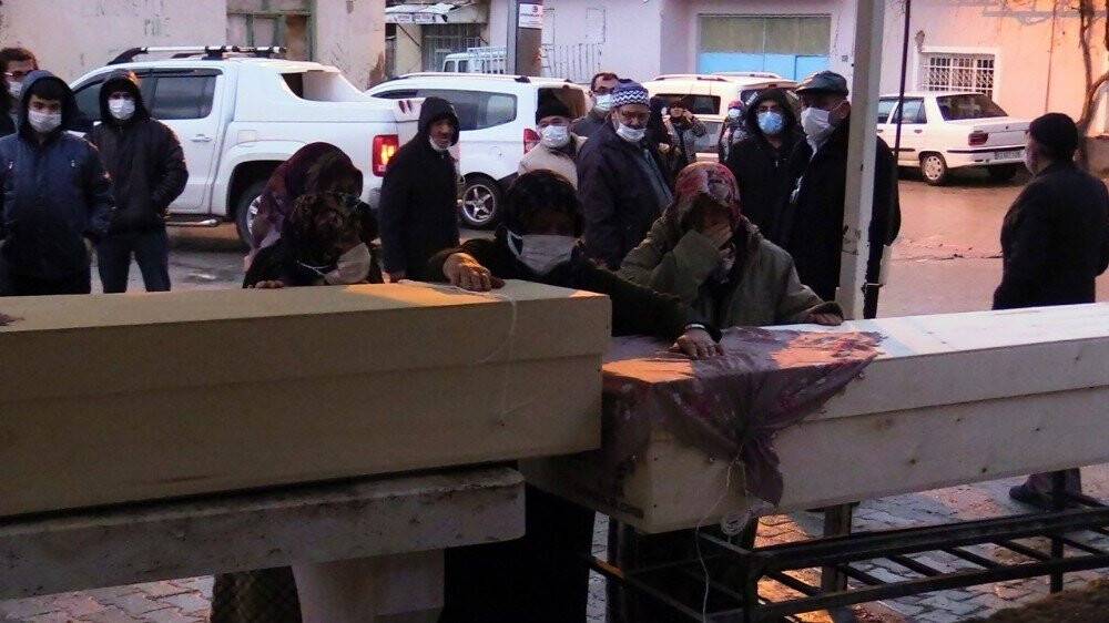 Konya'da yangında ölen hemşire anne ve kızına acı veda