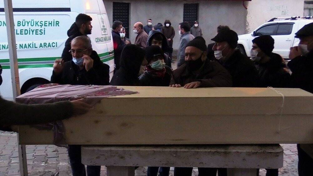 Konya'da yangında ölen hemşire anne ve kızına acı veda