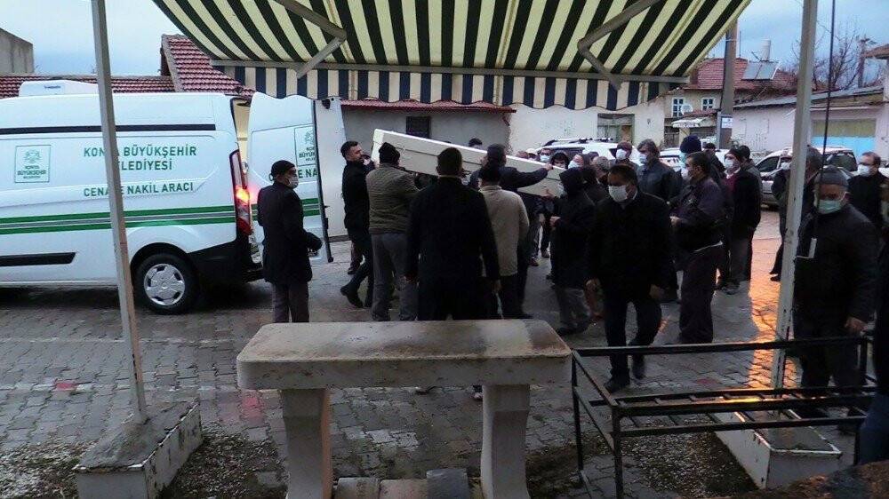 Konya'da yangında ölen hemşire anne ve kızına acı veda