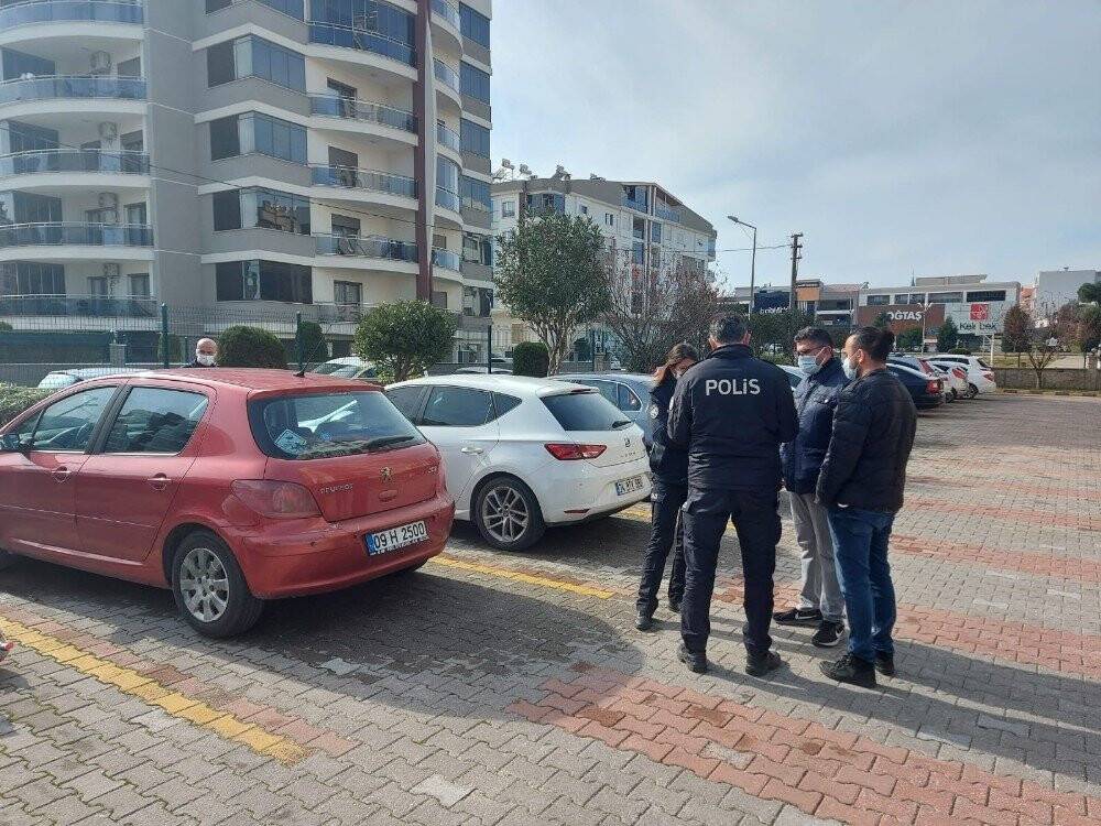 Arabanın tavanına mermi saplandı