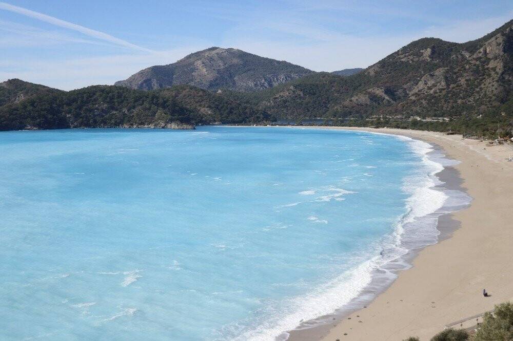 Denizin rengini gören bir daha baktı