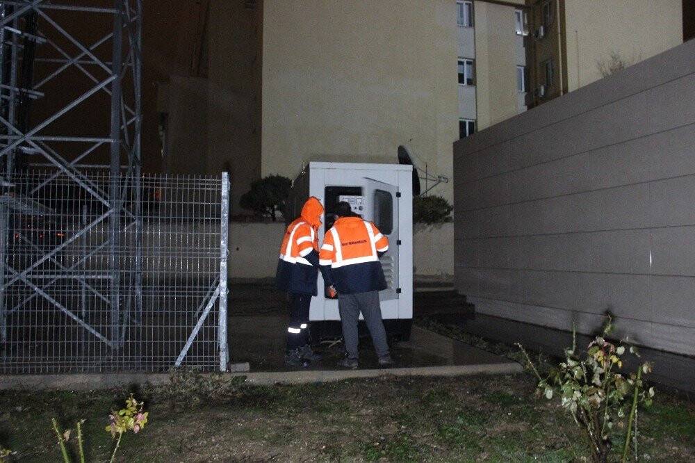 Karaman’da 112 Çağrı Merkezi’nin üzerine yıldırım düştü