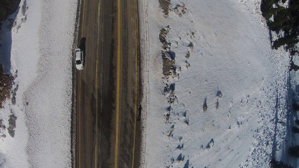 Karla buluşan Antalya-Konya karayolunda  kartpostallık görüntüler