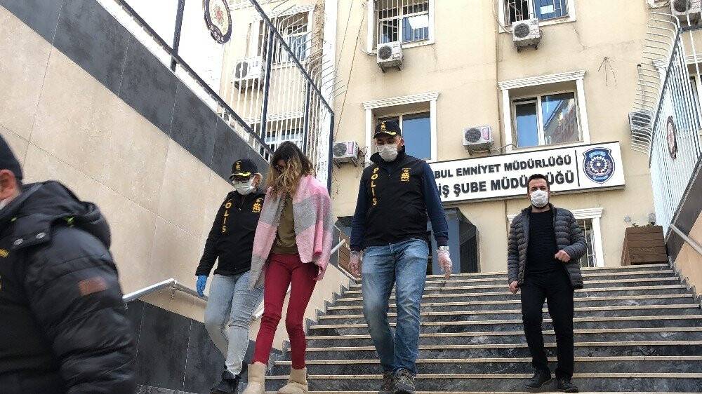 Hem evlerden hem de birbirlerinden çaldılar