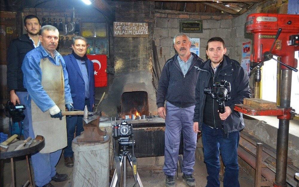 Yarım asırdır demir dövüyor