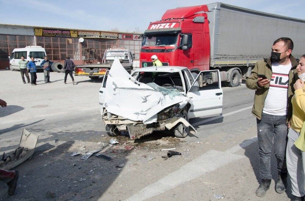 Konya'da kaza! Otomobil ile süt tankeri çarpıştı