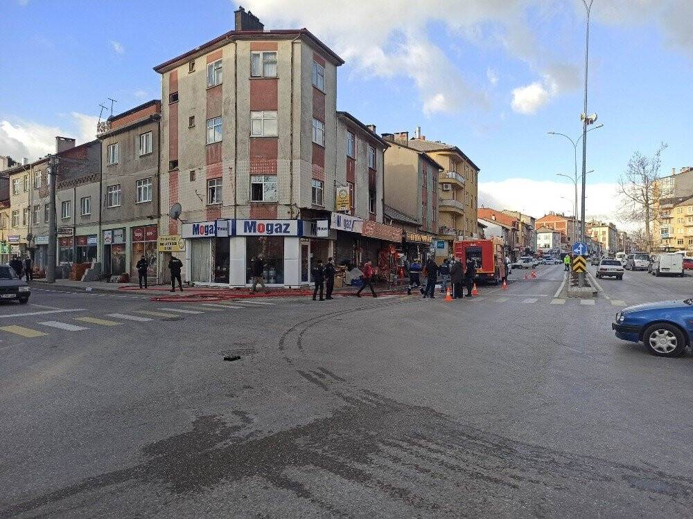 Konya'da yangın paniği! Evde çıkan yangın tüp bayisine sıçramadan söndürüldü