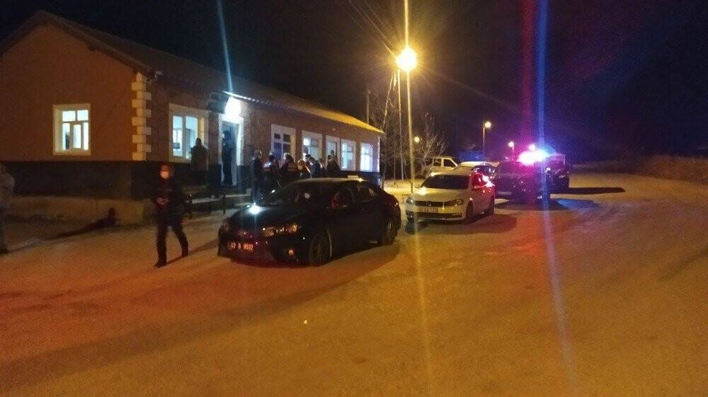 Konya’daki depremde birkaç evde küçük çatlak var