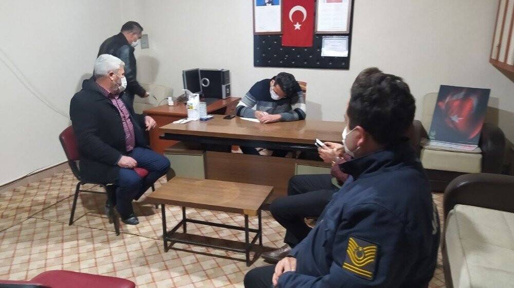 Konya’daki depremde birkaç evde küçük çatlak var