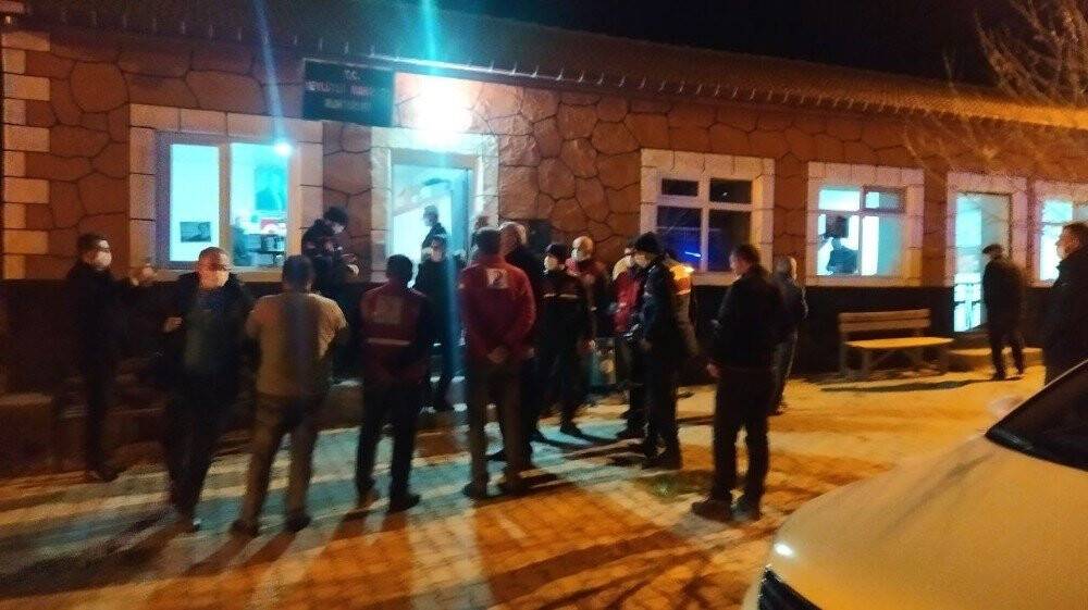 Konya’daki depremde birkaç evde küçük çatlak var