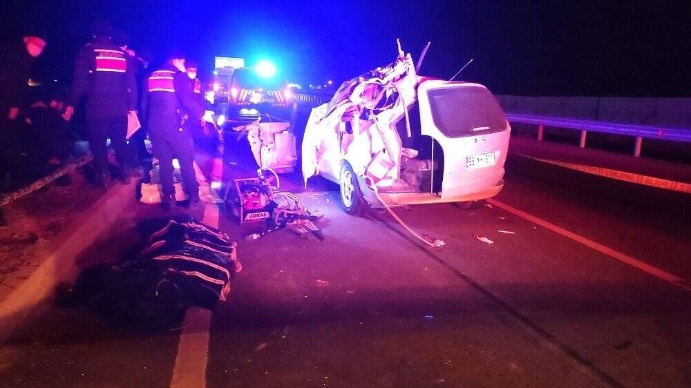 Konya’da Feci kaza! Otomobil tır ile çarpıştı: 3 ölü, 5 yaralı