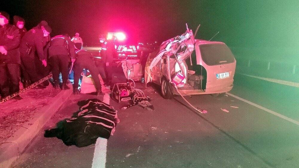Konya’da Feci kaza! Otomobil tır ile çarpıştı: 3 ölü, 5 yaralı