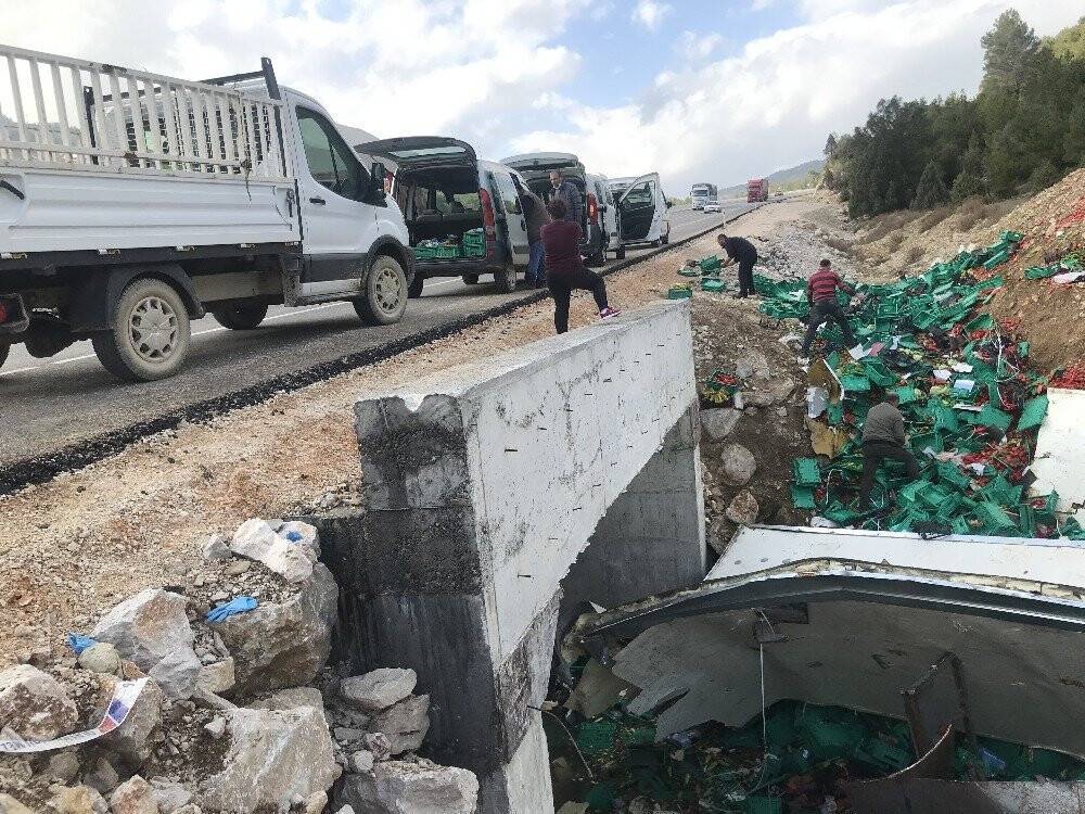 Konya’ya sebze getiren tır devrildi:1 ölü
