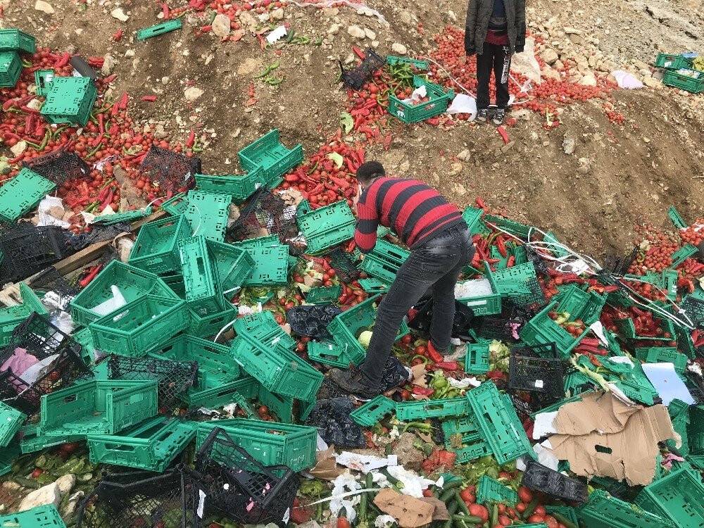 Konya’ya sebze getiren tır devrildi:1 ölü