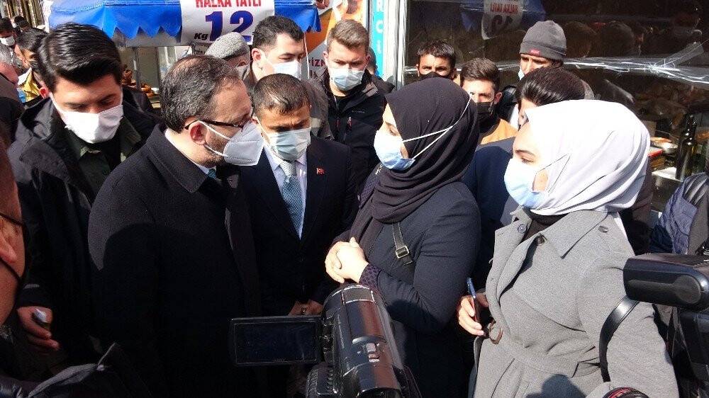 Bakan Kasapoğlu Erciş’te gençlerle buluştu