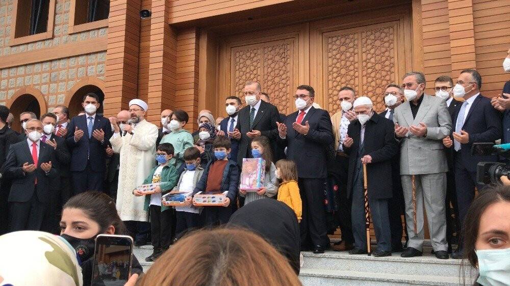 Cumhurbaşkanı Erdoğan Rize’de Hacı Ahmet Erdoğan Camii’nin açılışını gerçekleştirdi