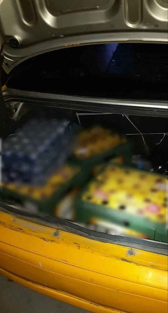 Otomobilden içki satarken yakalandı