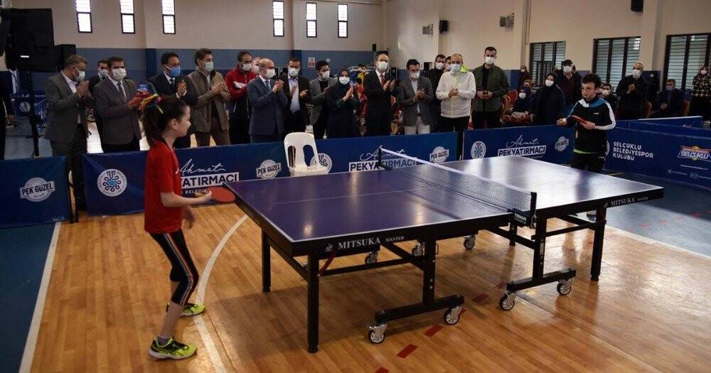 Selçuklu’da masa tenisi turnuvasında dereceye girenlere ödülleri verildi