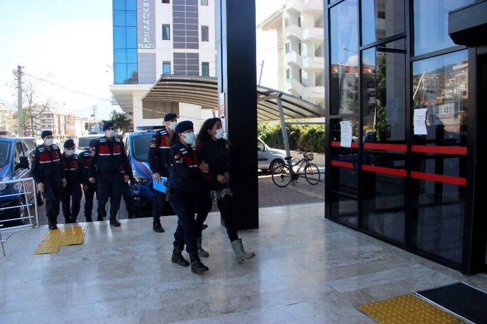 Kaçak barakası yıkılınca pompalı tüfekle baskın yapan kadın tutuklandı
