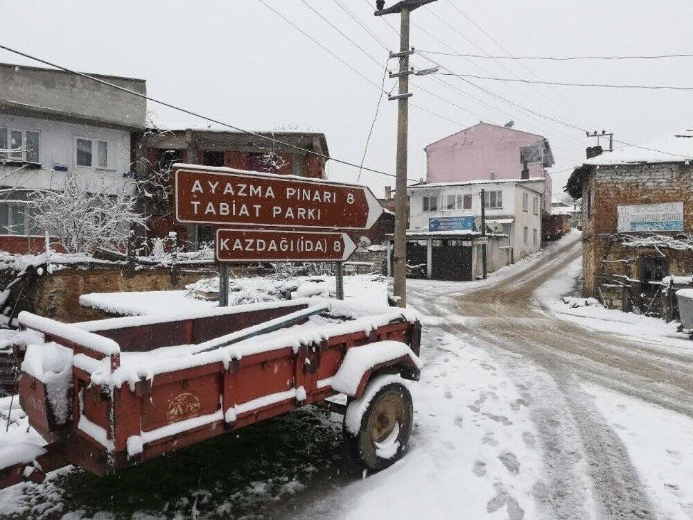 Kazdağları’nda kar yağışı etkili oluyor