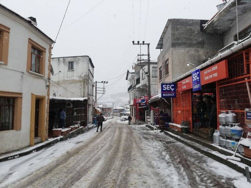 Kazdağları’nda kar yağışı etkili oluyor