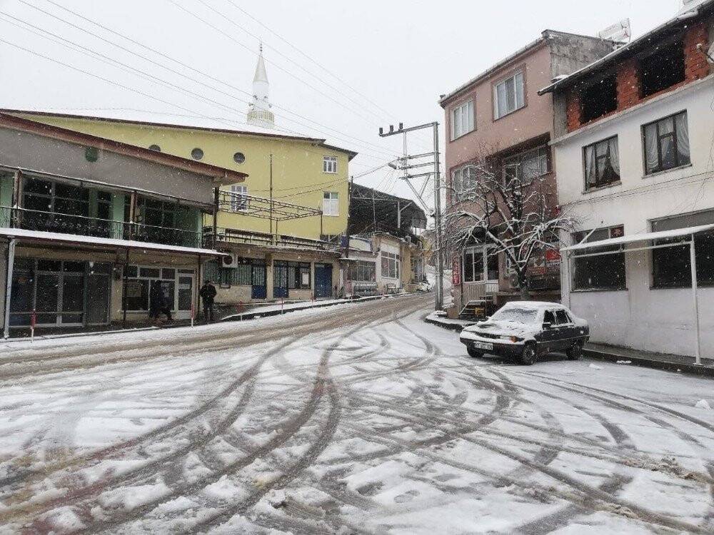 Kazdağları’nda kar yağışı etkili oluyor