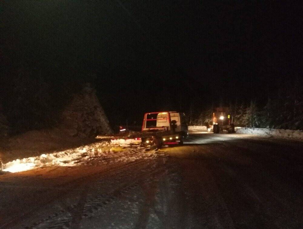 Konya-Antalya kara yolunda ulaşım kar yağışı nedeniyle güçlükle sağlanıyor