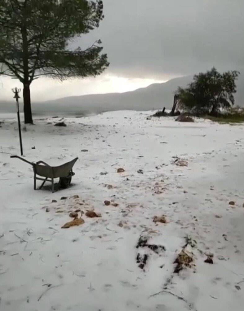 Antalya’ya 5 yıl aradan sonra kar yağdı