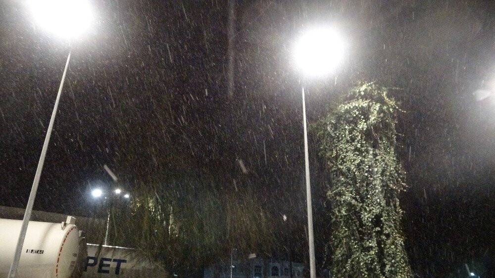 Antalya’ya 5 yıl aradan sonra kar yağdı