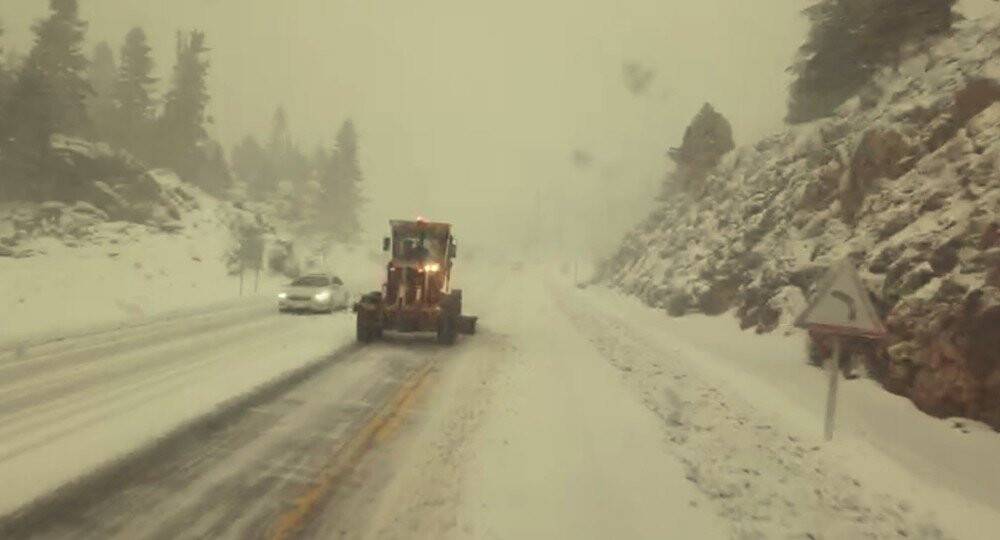 Kapanan Antalya-Konya karayolu kontrollü olarak açıldı