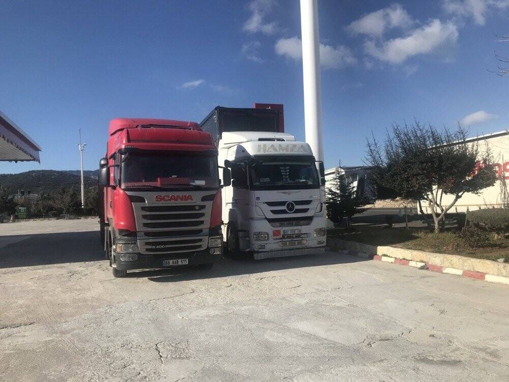 Kapanan Antalya-Konya karayolu kontrollü olarak açıldı