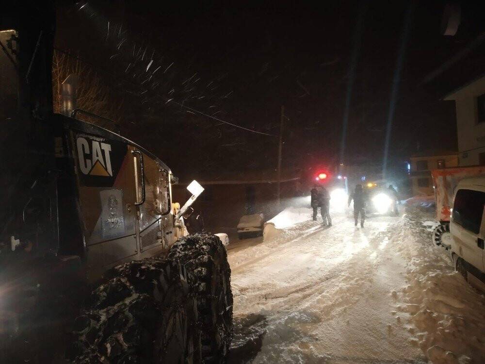 Konya’da karda mahsur kalan 14 kişiyi AFAD ekipleri kurtardı