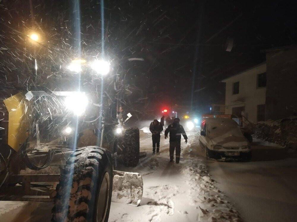 Konya’da karda mahsur kalan 14 kişiyi AFAD ekipleri kurtardı