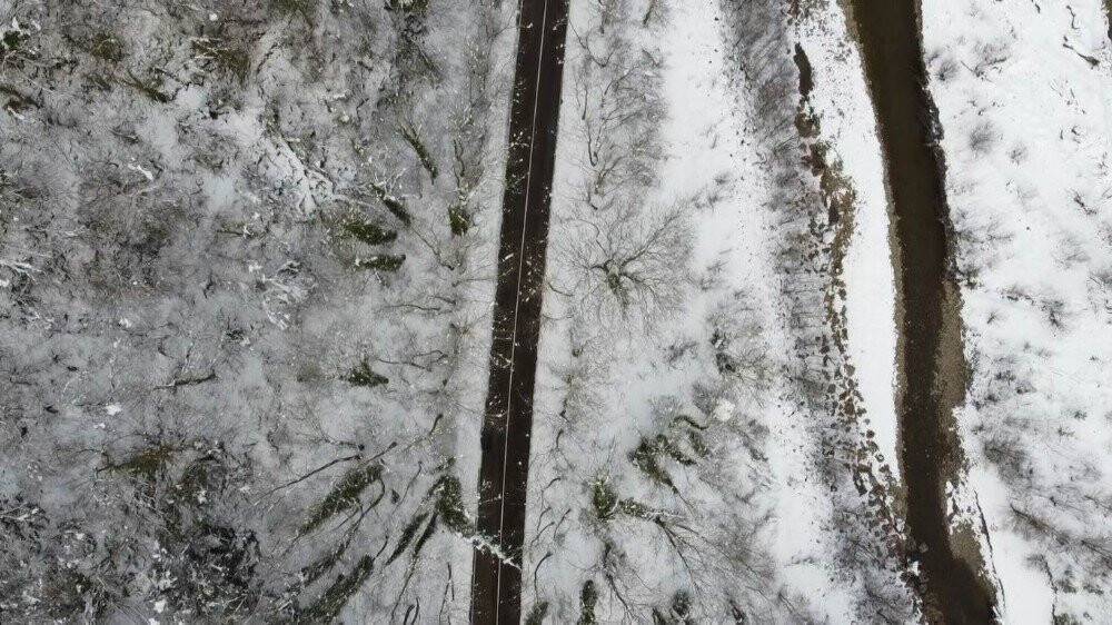 Ağaç tünelde kar manzaraları drone ile görüntülendi