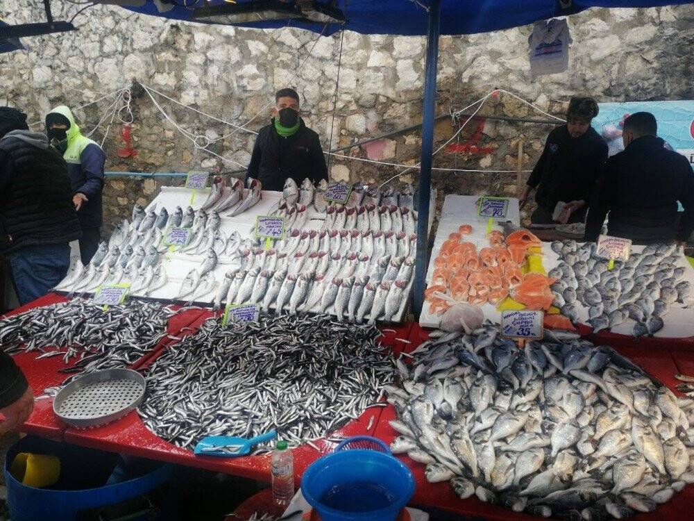 Balık fiyatlarını soğuk vurdu