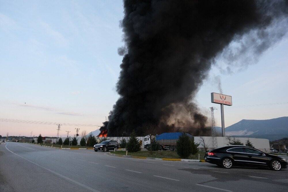 Geri dönüşüm tesisinde yangın