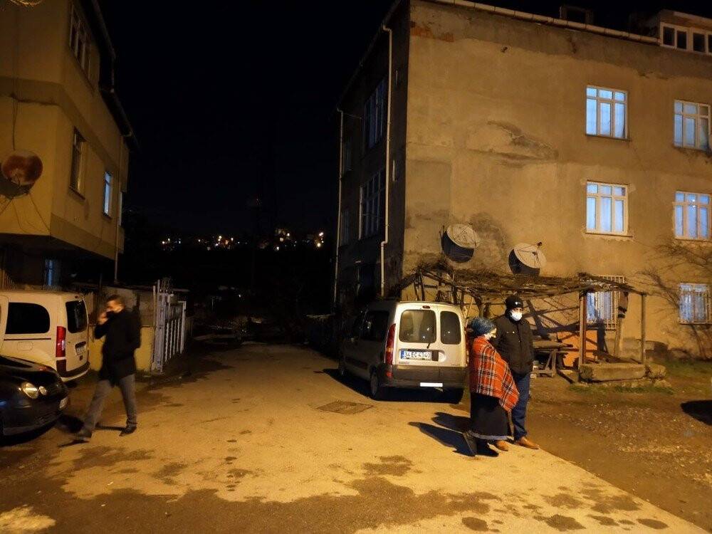 Bıçaklı dehşet: Annesini kalbinden bıçakladı
