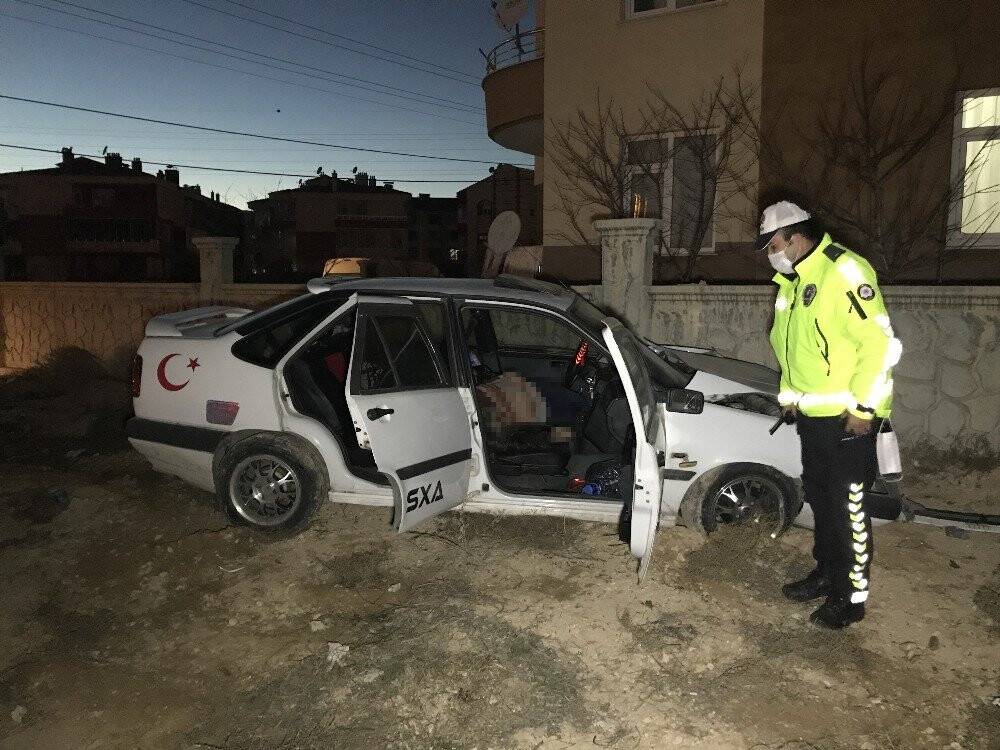 Konya'da araç duvara çarptı: 1 ölü