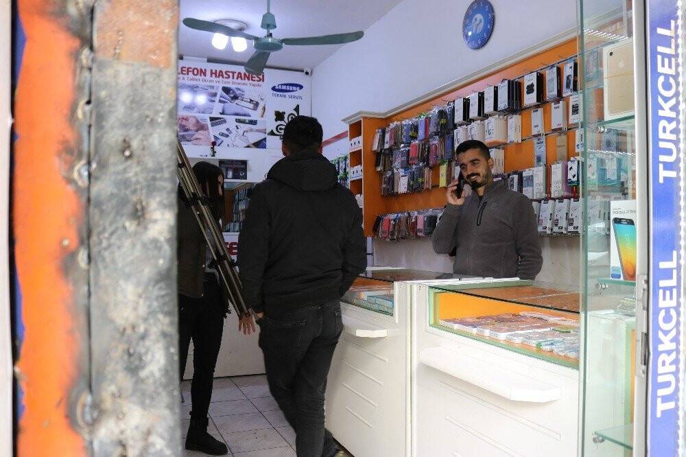 Son iki ayda iş yeri ikinci kez soyuldu, hırsızları çaya davet etti