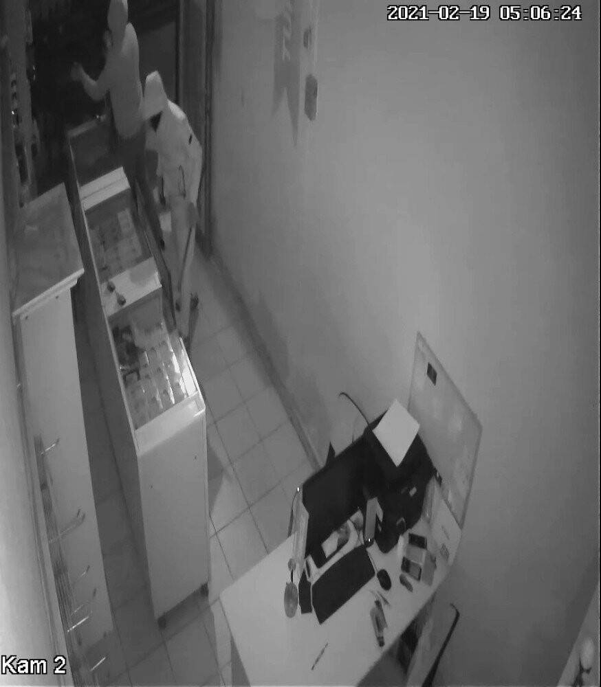 Son iki ayda iş yeri ikinci kez soyuldu, hırsızları çaya davet etti
