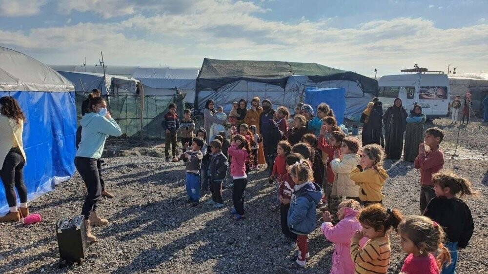 Çadırların arasından çocuk kahkahaları yükseldi