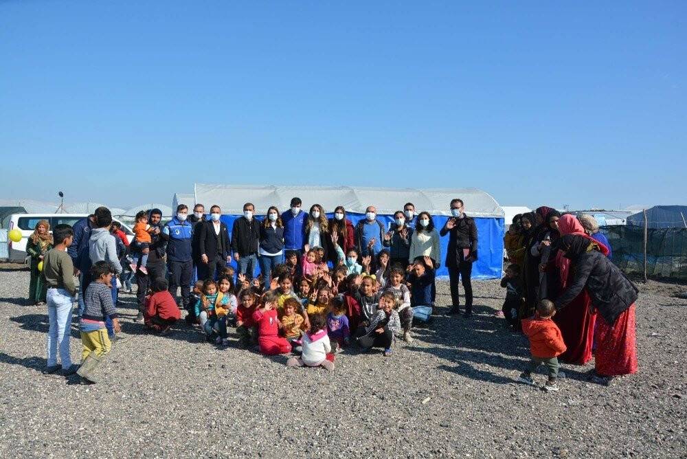 Çadırların arasından çocuk kahkahaları yükseldi