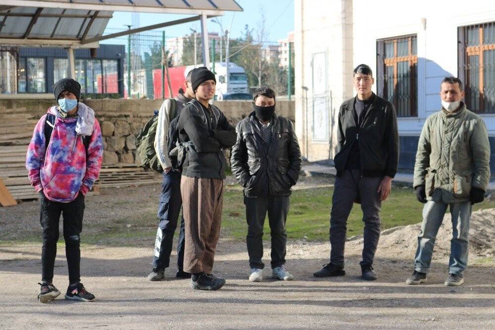 Düzensiz göçmenlerin umut yolculuğu Diyarbakır’da son buluyor
