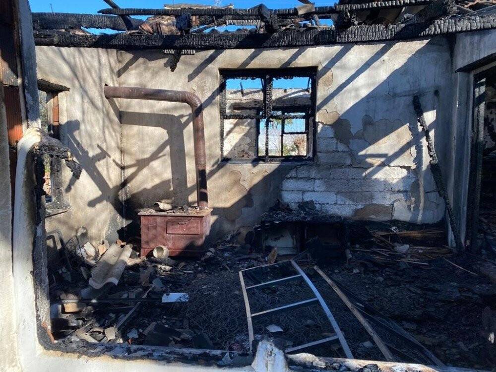 Mevsimlik işçilerin kaldığı ev küle döndü