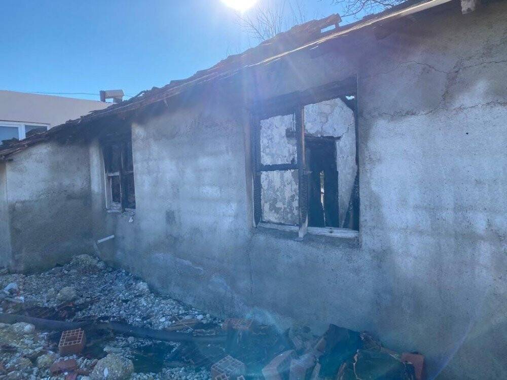 Mevsimlik işçilerin kaldığı ev küle döndü