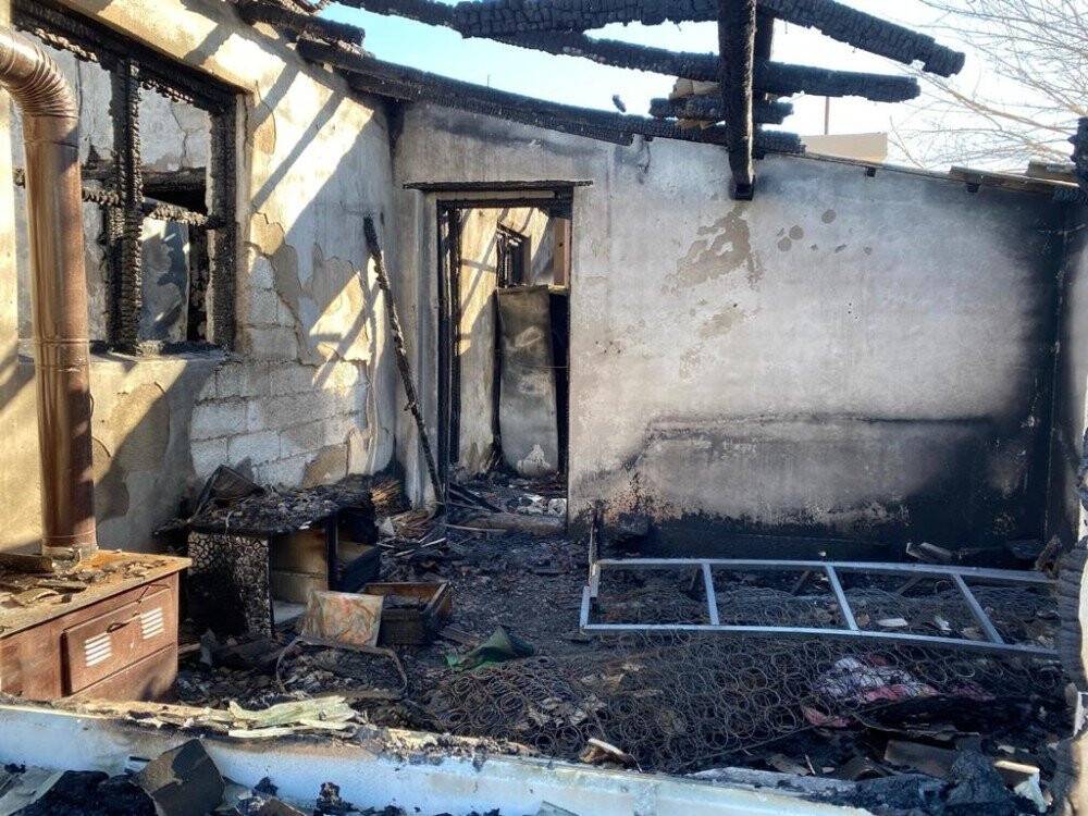 Mevsimlik işçilerin kaldığı ev küle döndü