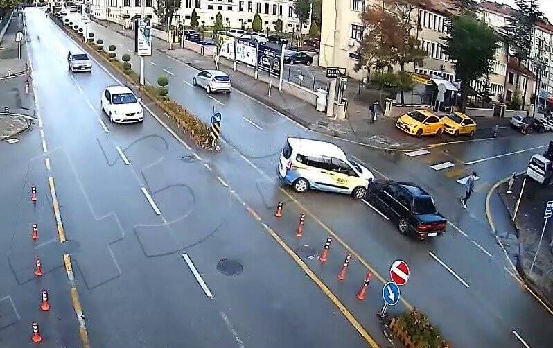 Trafik kazası kameralara böyle yansıdı