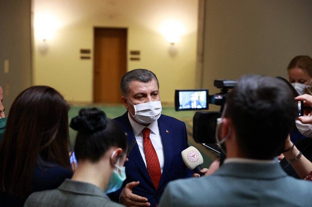 Fahrettin Koca, cenazedeki görüntü için özür diledi